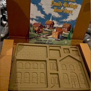 Pampered Chef Gingerbread mold School Post Office